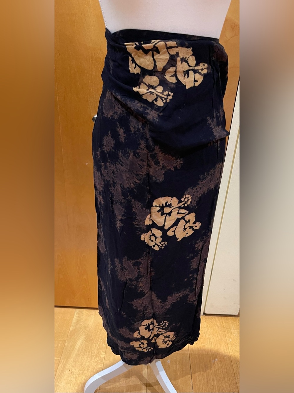 Sarong with ties